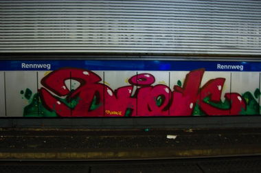 Graffiti Bombing in Austria - Photo by okeey - bhek, Line, Wien