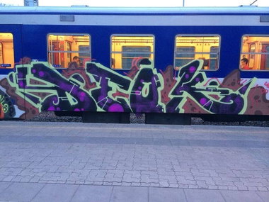 Graffiti Train in Wien - Photo by okeey - Deok, Trainbombing, Wien (2014)