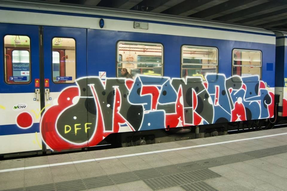 Graffiti Train in Wien - Photo by okeey