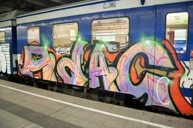 Graffiti Train in Wien - Photo by okeey - Adac