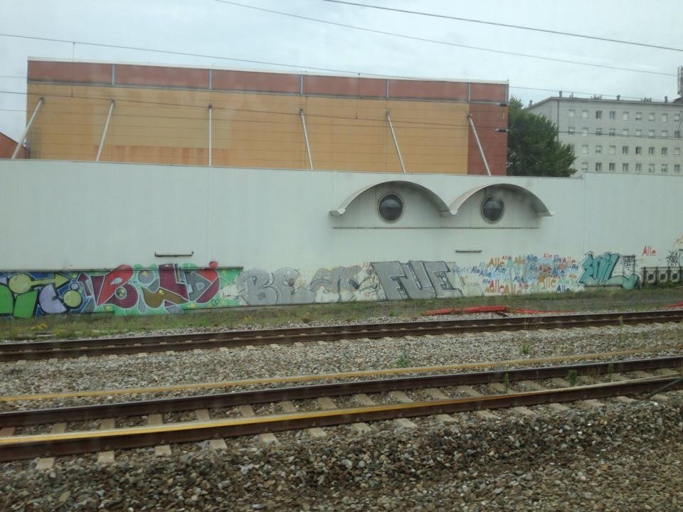 Graffiti Bombing in Linz - Photo by okeey - Chico, Bild, Beat (2014)