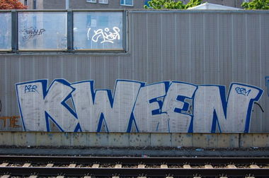 Graffiti Bombing in Austria - Photo by okeey - kween, Line, Wien