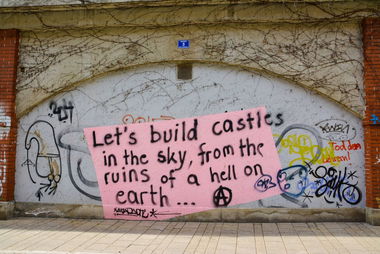 Graffiti Street Art in Wien - Photo by okeey