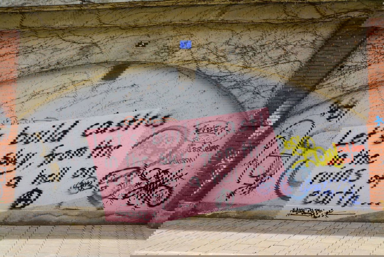 Graffiti Street Art in Wien - Photo by okeey