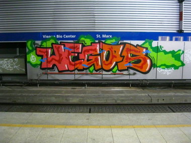 Graffiti Bombing in Wien - Photo by okeey - Wegas