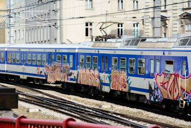 Graffiti Train in Wien - Photo by okeey