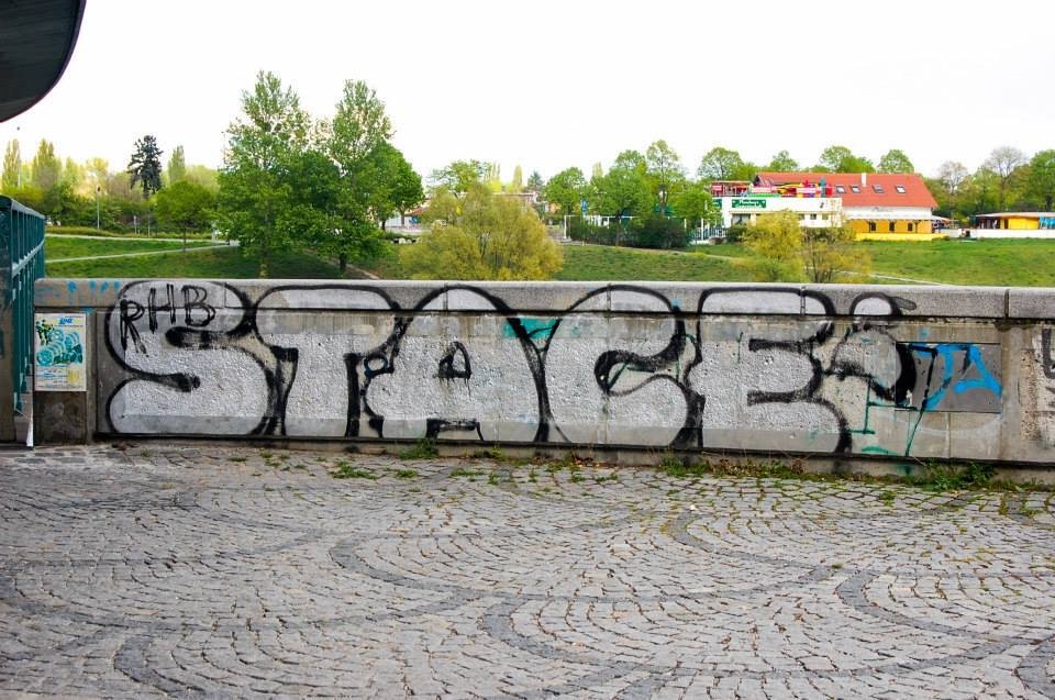 Graffiti Bombing in Wien - Photo by okeey - Stace