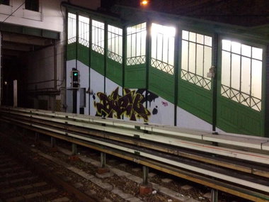 Graffiti Bombing in Wien - Photo by okeey - Bhek, Line, Wien (2014)