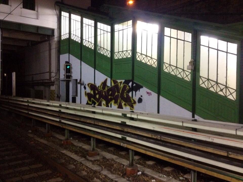 Graffiti Bombing in Wien - Photo by okeey - Bhek, Line, Wien (2014)
