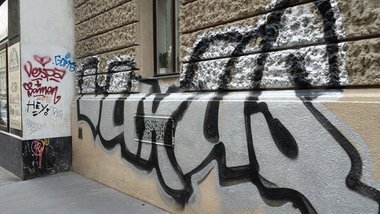 Graffiti Bombing in Wien - Photo by okeey - LuXus, Steetbombing, Wien (2014)