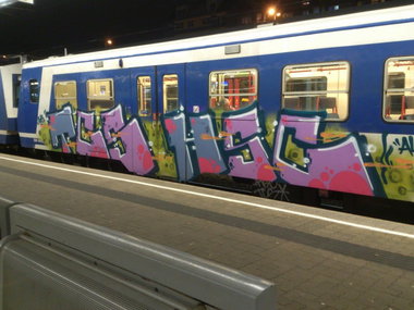 Graffiti Train in Wien - Photo by okeey - Line, Wien, Vienna