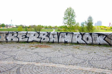 Graffiti Bombing in Wien - Photo by okeey - Berba, Mrok