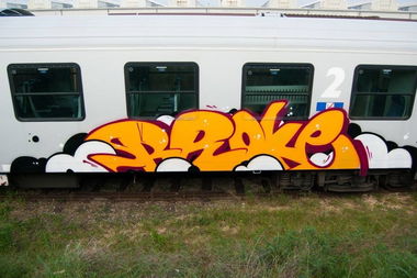 Graffiti Train in Wien - Photo by okeey - Broke