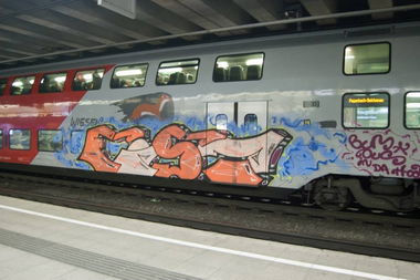Graffiti Train in Wien - Photo by okeey