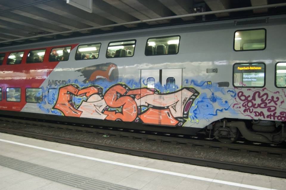 Graffiti Train in Wien - Photo by okeey
