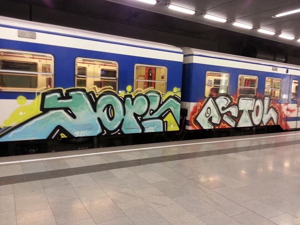 Graffiti Train in Wien - Photo by okeey - Yors, Astol, Trainbombing (2014)