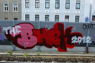 Graffiti Bombing in Austria - Photo by okeey - bhek, Line, Wien