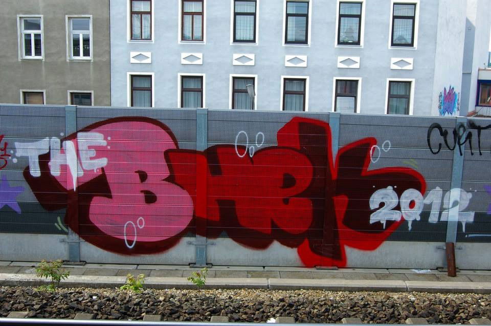 Graffiti Bombing in Austria - Photo by okeey - bhek, Line, Wien