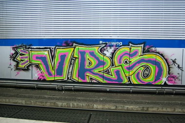 Graffiti Bombing in Wien - Photo by okeey - VRS, Line, Wien (2014)