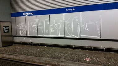 Graffiti Bombing in Wien - Photo by okeey - EBir, Line, Wien (2014)