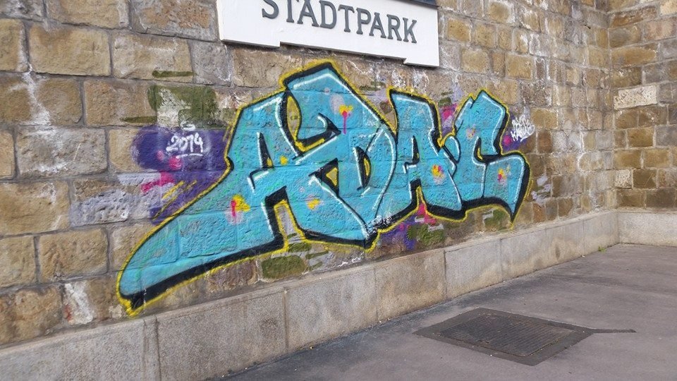 Graffiti Bombing in Wien - Photo by okeey - Line, Wien, Vienna (2015)