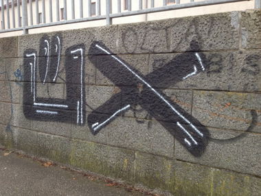 Graffiti Bombing in Linz - Photo by okeey - ÜX (2015)