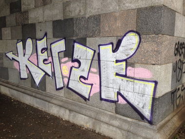Graffiti Bombing in Linz - Photo by okeey - Kerze (2015)