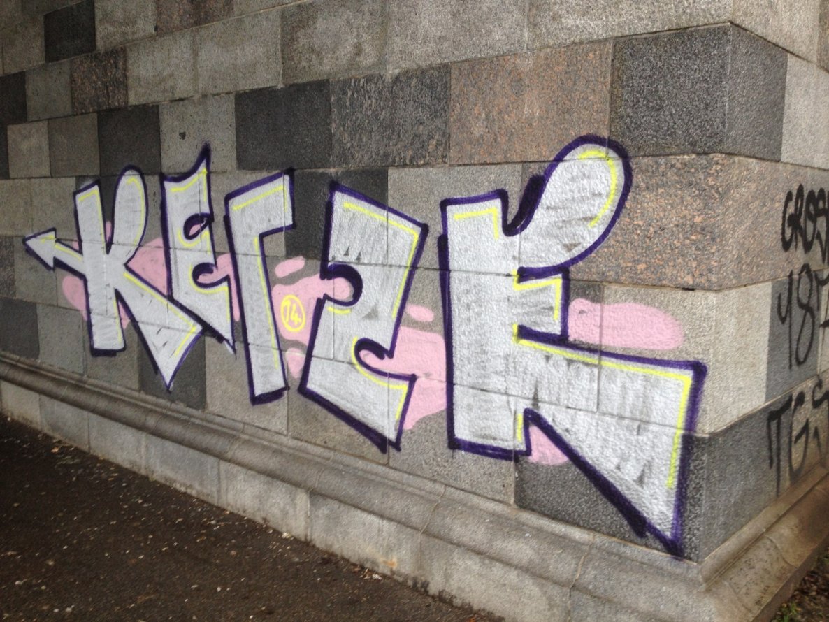 Graffiti Bombing in Linz - Photo by okeey - Kerze (2015)