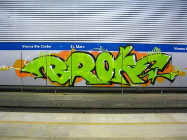 Graffiti Bombing in Wien - Photo by okeey - Broke