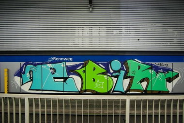 Graffiti Bombing in Wien - Photo by okeey - Ebir, Line, Wien (2014)