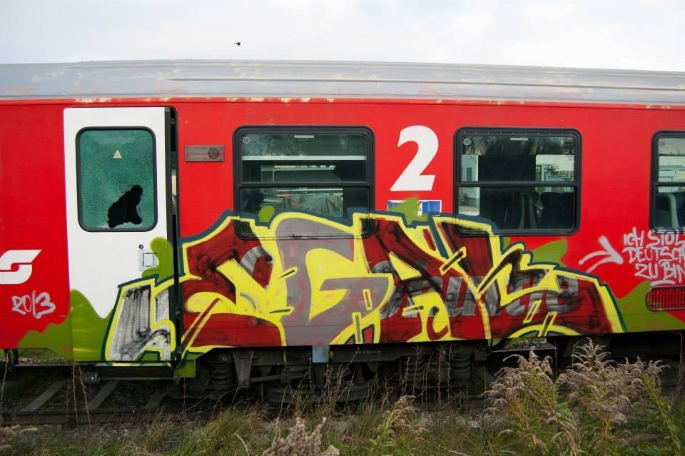 Graffiti Train in Wien - Photo by okeey - Egal