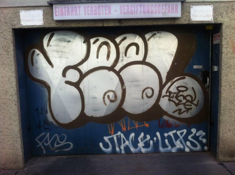 Graffiti Bombing in Wien - Photo by okeey - Feel, Wien, Vienna