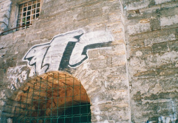Graffiti Bombing - Photo by okie735 - afc, 735, okie (2004)