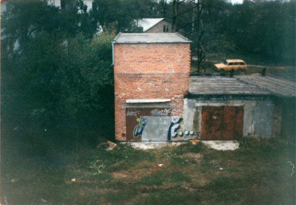 Graffiti Bombing - Photo by okie735 - afc, 735, okie (2004)