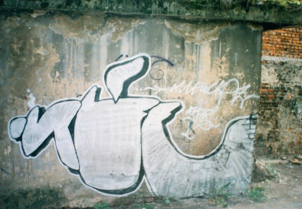 Graffiti Bombing - Photo by okie735 - afc, 735, okie (2004)