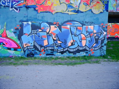 Graffiti Wall - Photo by oldenburgcity - linus, linuz, leenoe