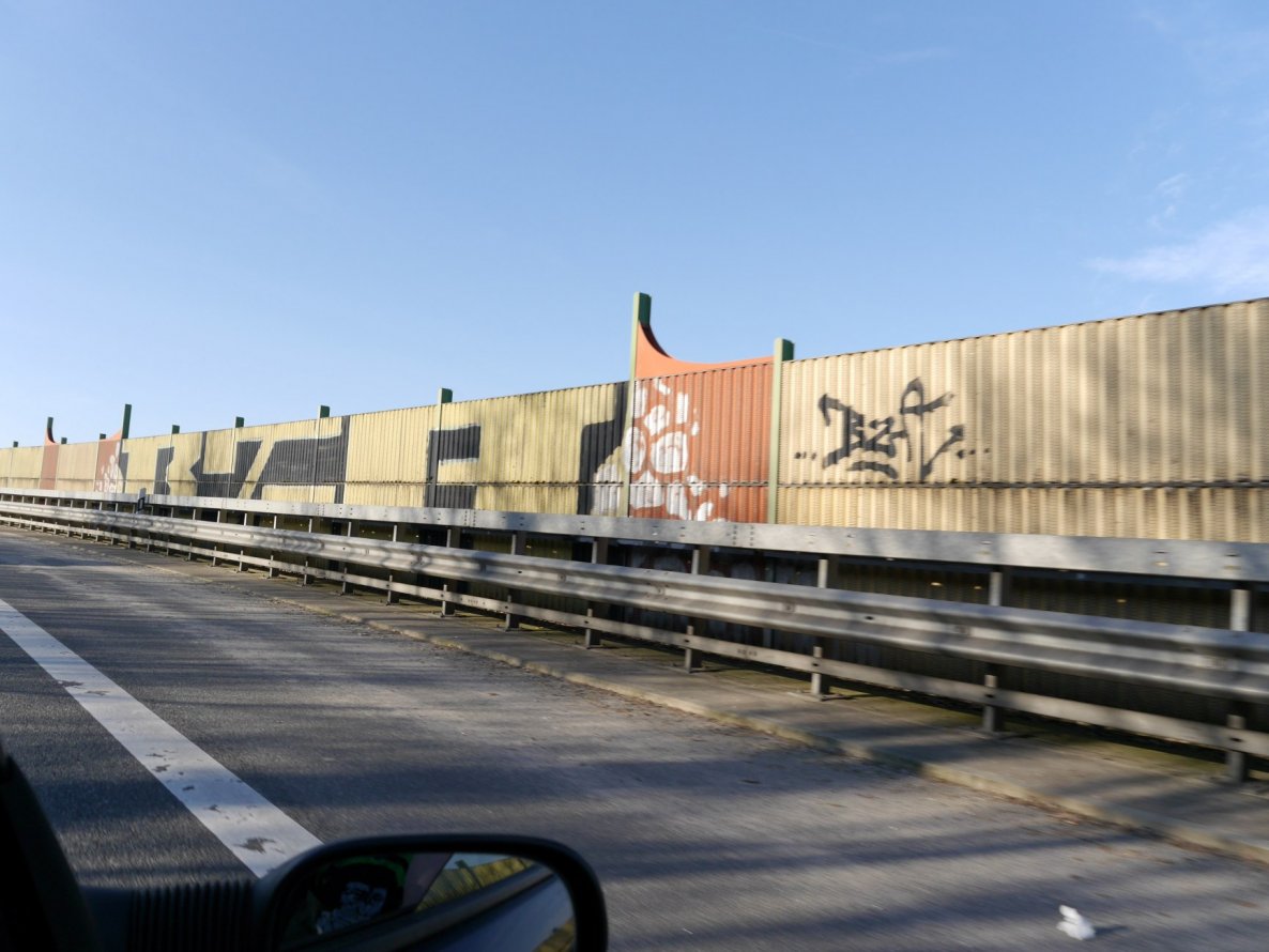 Graffiti Bombing - Photo by oldenburgcity - bza