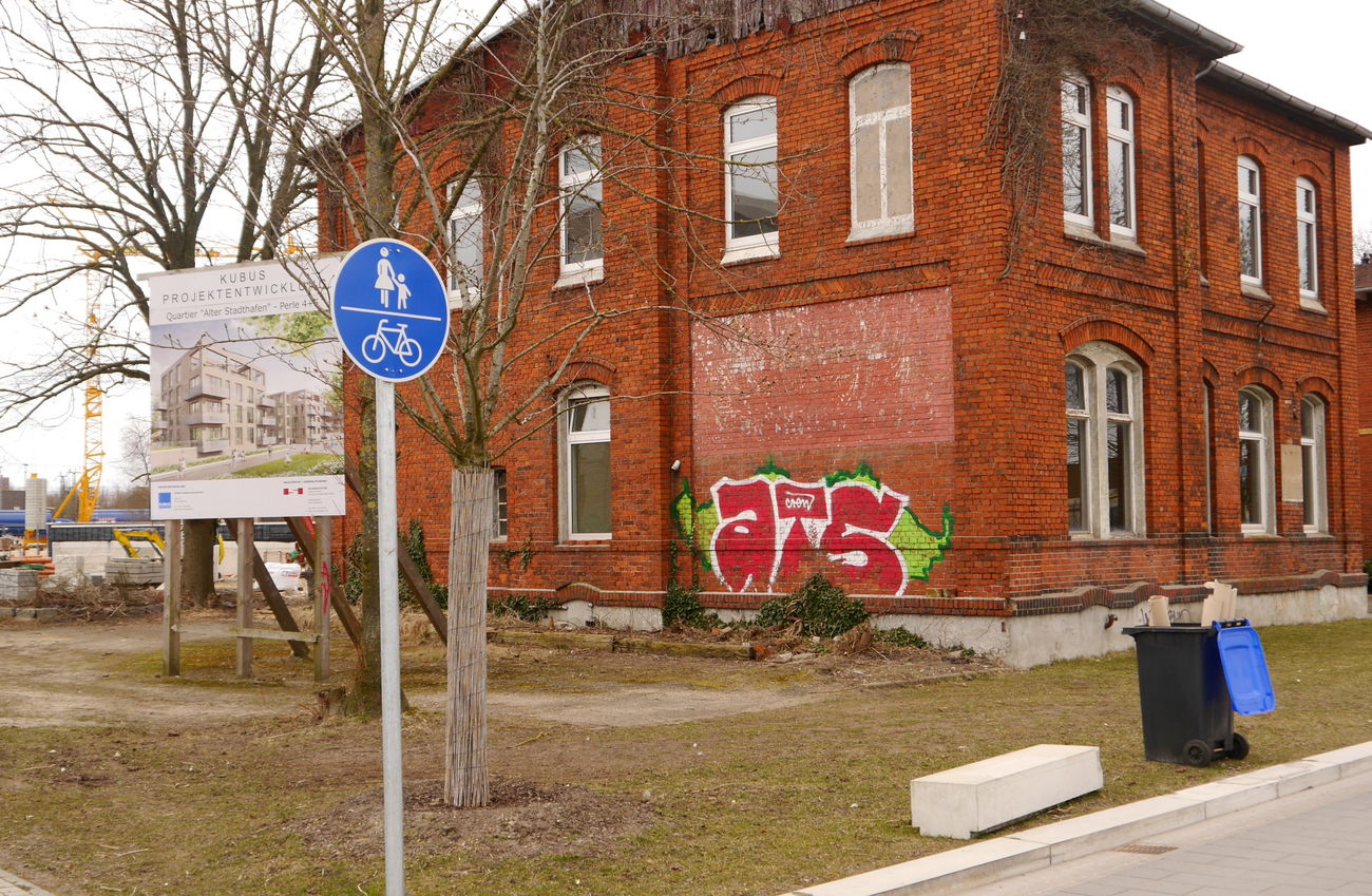 Graffiti Bombing - Photo by oldenburgcity - ats
