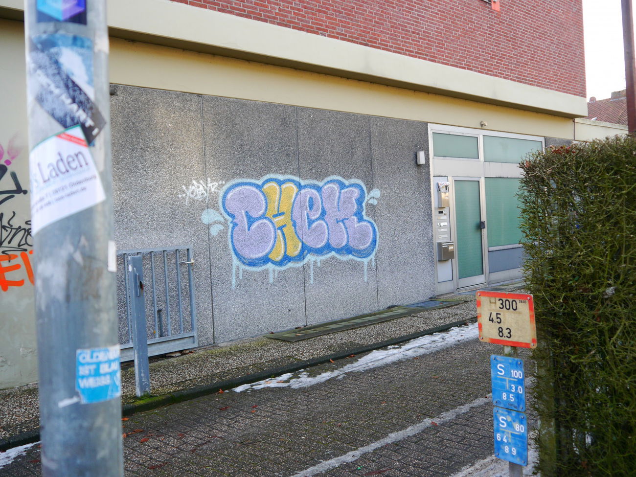 Graffiti Bombing - Photo by oldenburgcity - chek