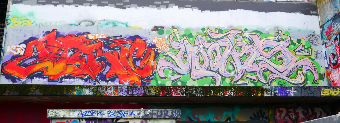 Graffiti Wall - Photo by oldenburgcity - btrue, waks