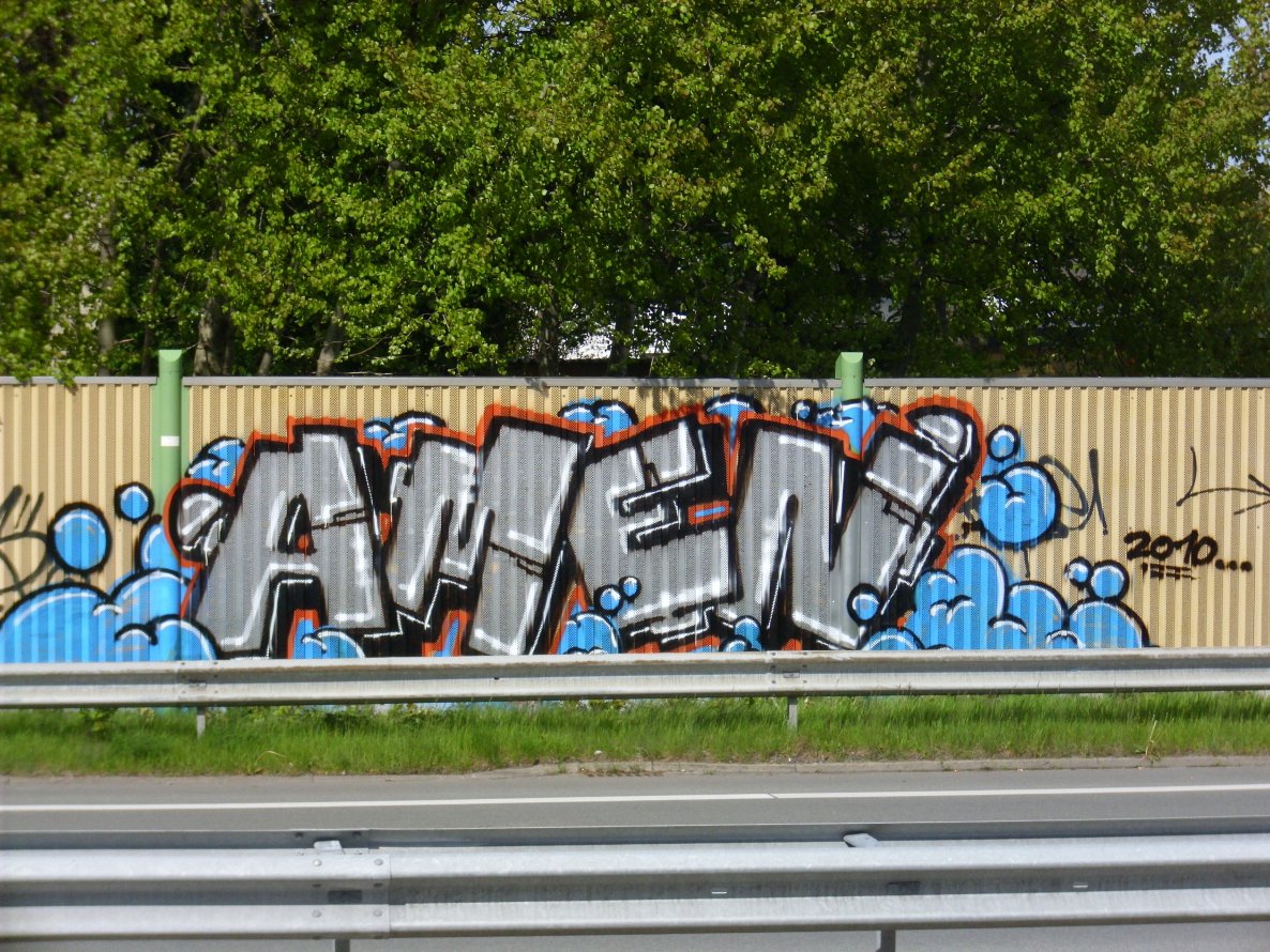 Graffiti Bombing in Oldenburg - Photo by oldenburgcity - amen (2010)
