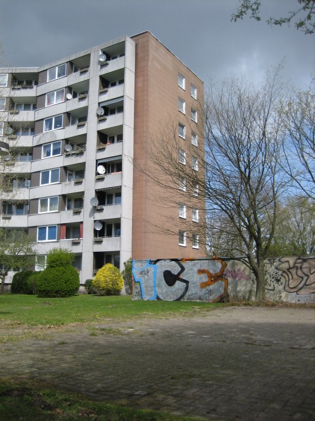 Graffiti Bombing in Oldenburg - Photo by oldenburgcity - ice, radio (2010)