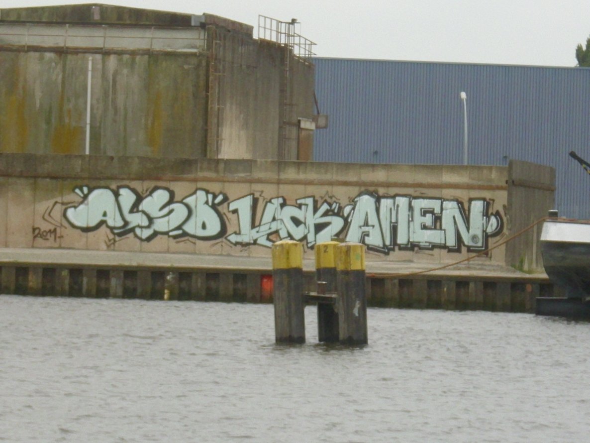 Graffiti Bombing in Oldenburg - Photo by oldenburgcity - also, lack, amen (2011)