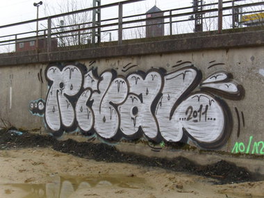 Graffiti Bombing in Oldenburg - Photo by oldenburgcity - rival, psk (2011)