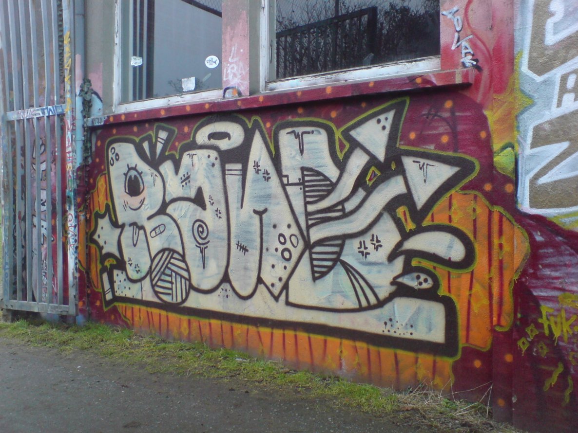 Graffiti Wall in Oldenburg - Photo by oldenburgcity - rand, eaz, fuk