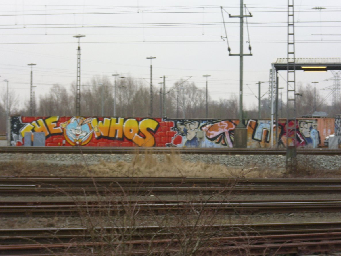 Graffiti Bombing in Oldenburg - Photo by oldenburgcity - the, whos, two