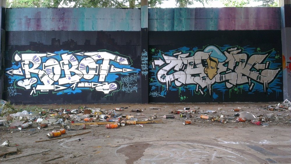 Graffiti Wall in Oldenburg - Photo by oldenburgcity - robot, chek, eaz (2012)