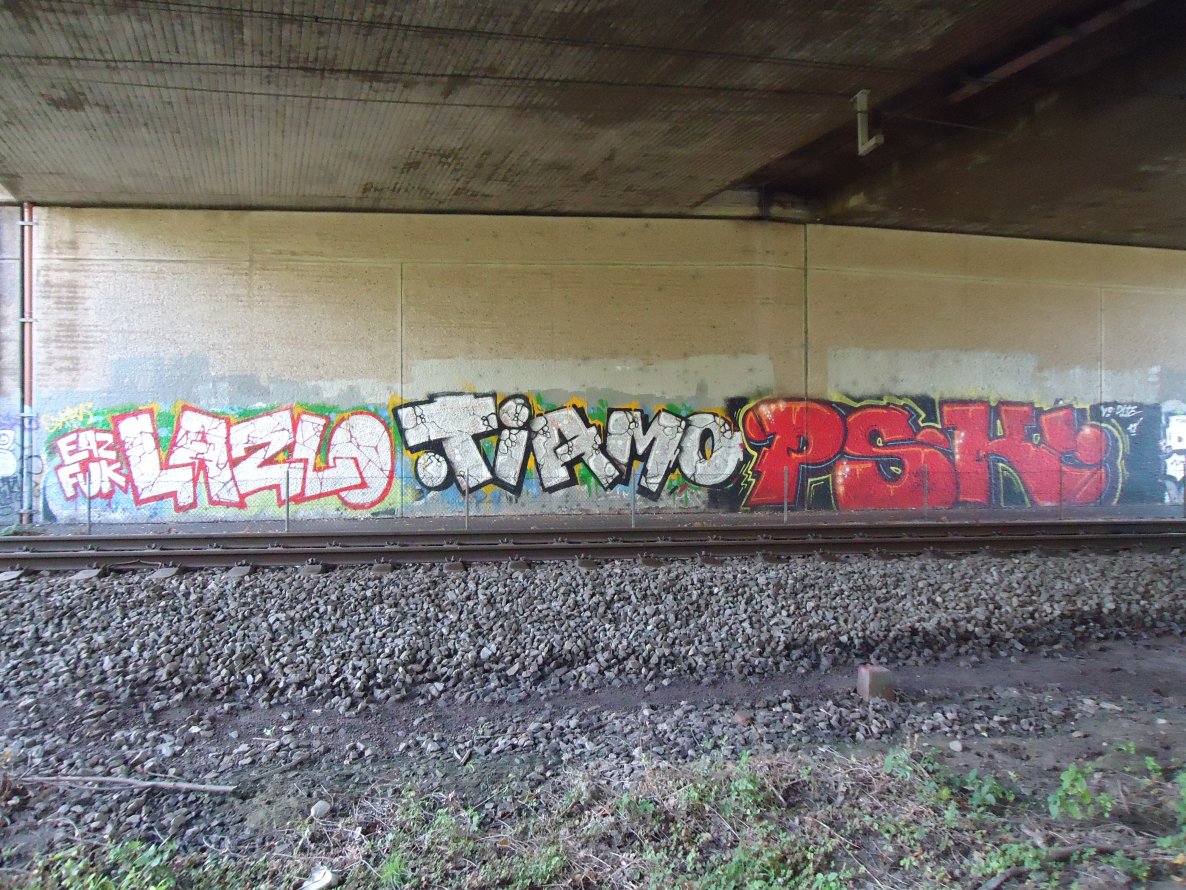 Graffiti Bombing in Oldenburg - Photo by oldenburgcity - lazlo, laslo, tiamo