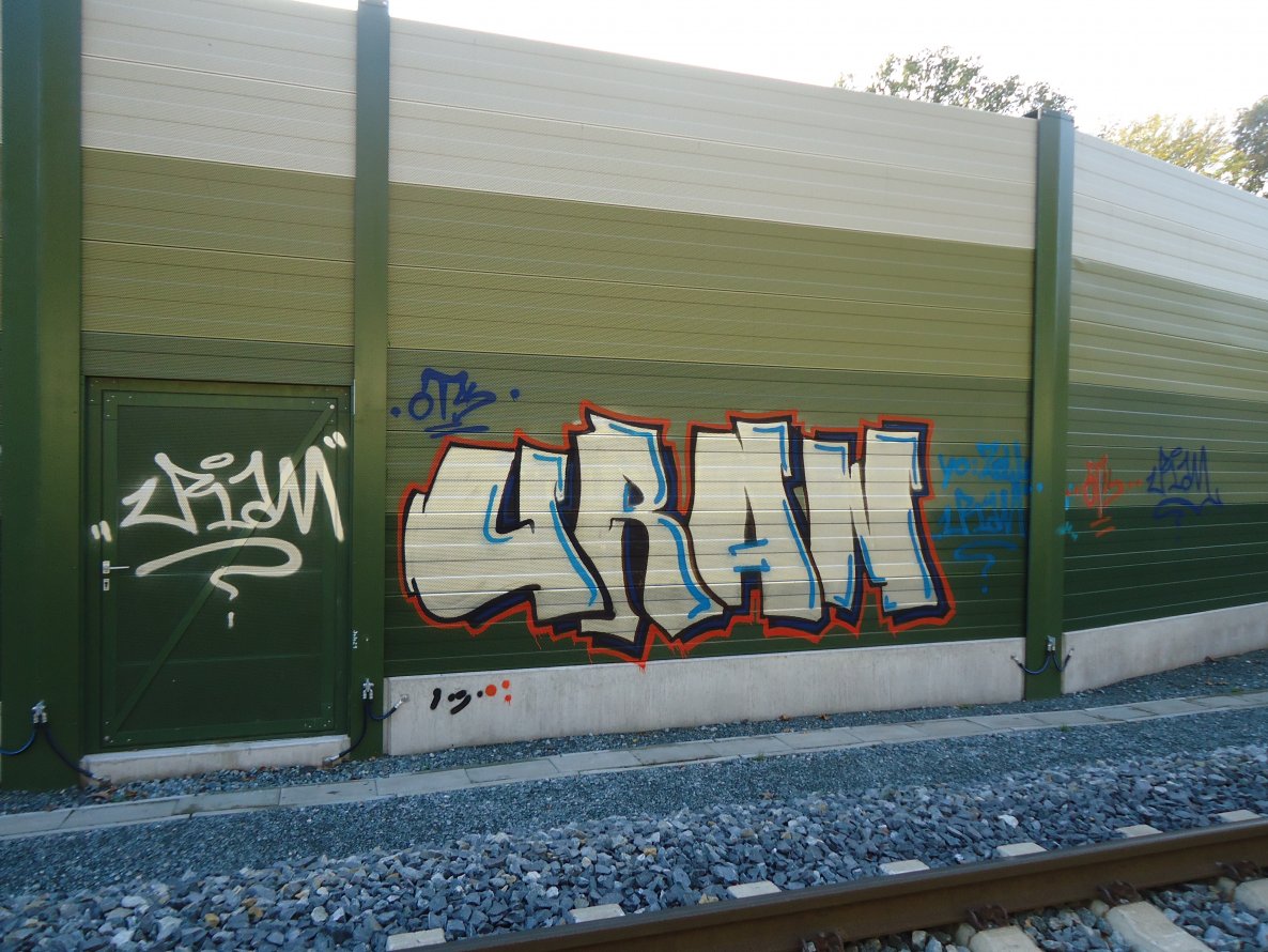 Graffiti Bombing in Varel - Photo by oldenburgcity - uran (2013)