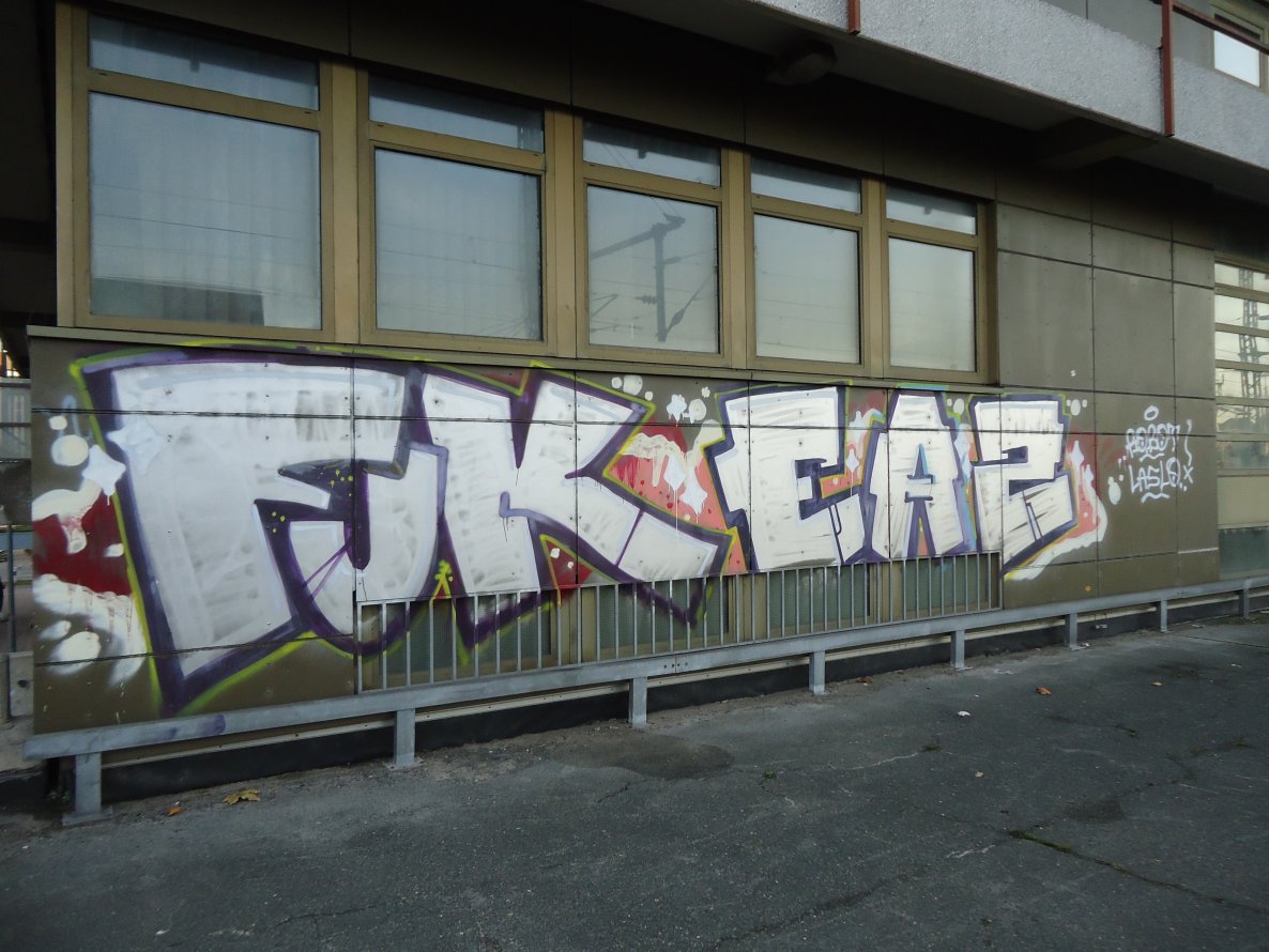 Graffiti Bombing in Oldenburg - Photo by oldenburgcity - fuk, eaz